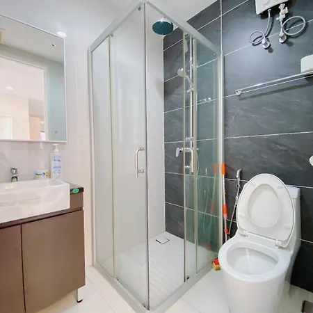 Country Garden Danga Bay By Lions Bay Apartment Johor Bahru Room photo