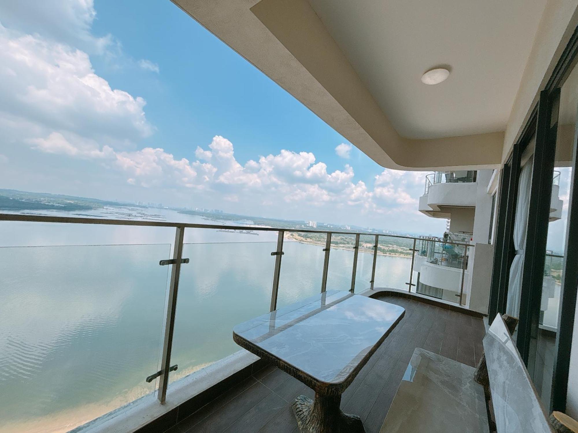 Country Garden Danga Bay By Lions Bay Johor Bahru