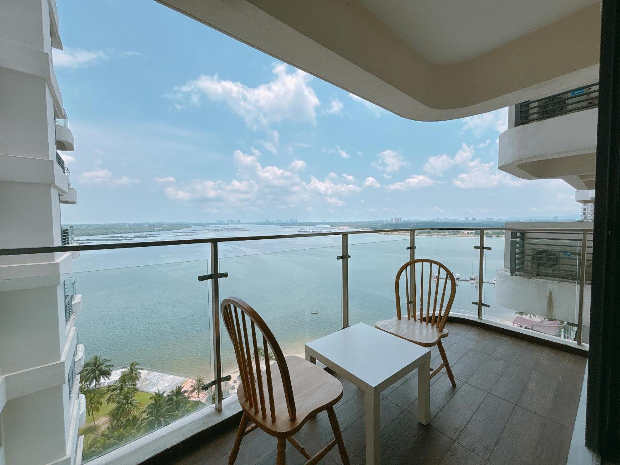 Apartment Country Garden Danga Bay By Lions Bay