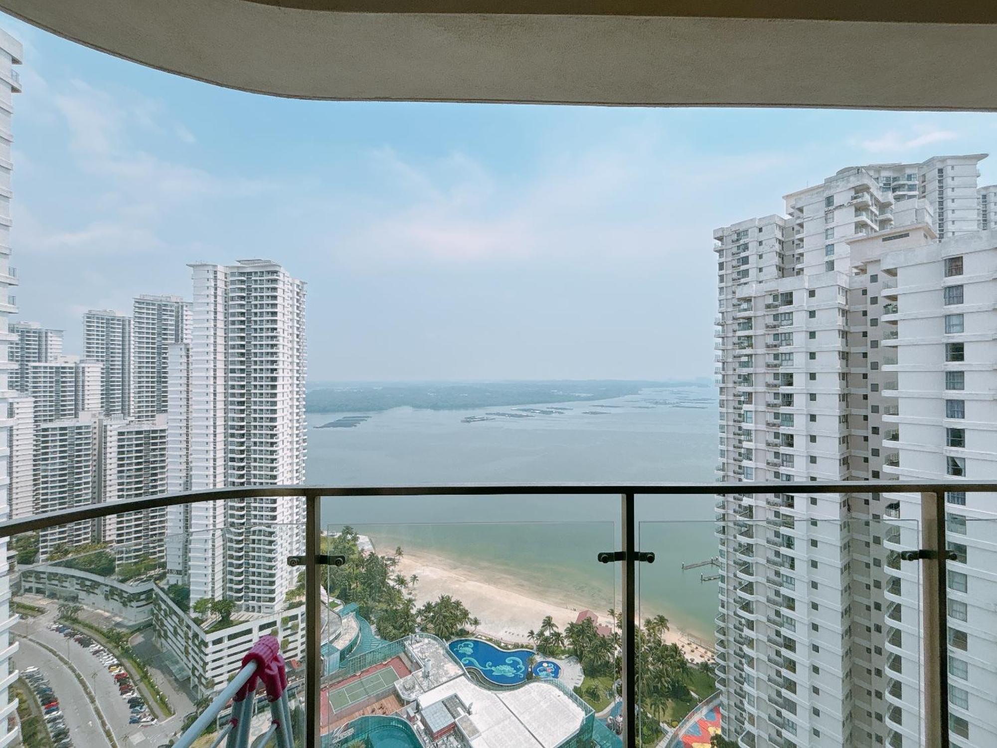 Country Garden Danga Bay By Lions Bay