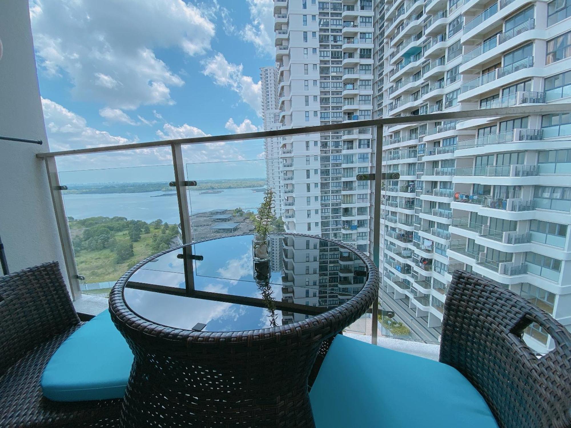 Apartment Country Garden Danga Bay By Lions Bay