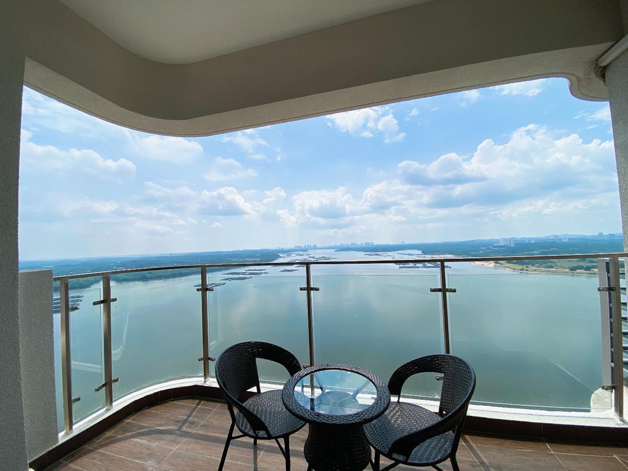 Apartment Country Garden Danga Bay By Lions Bay