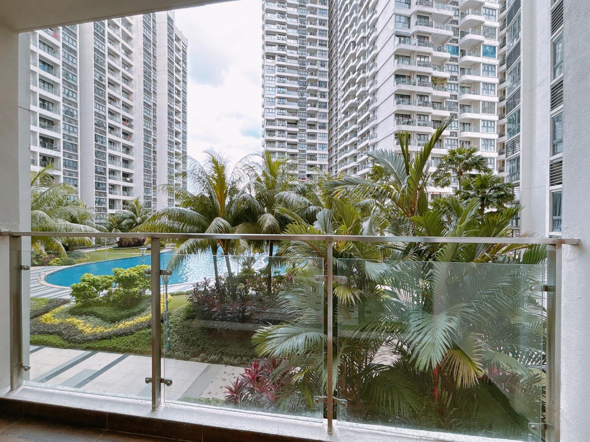 Apartment Country Garden Danga Bay By Lions Bay